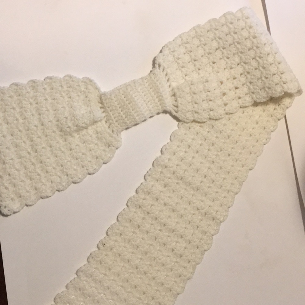 Kids ivory colored scarf